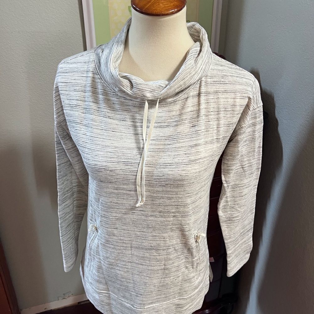 NWOT Talbots Petite Mall White & Gray Sweatshirt #O33